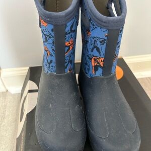 Kids BOGS boots size 4